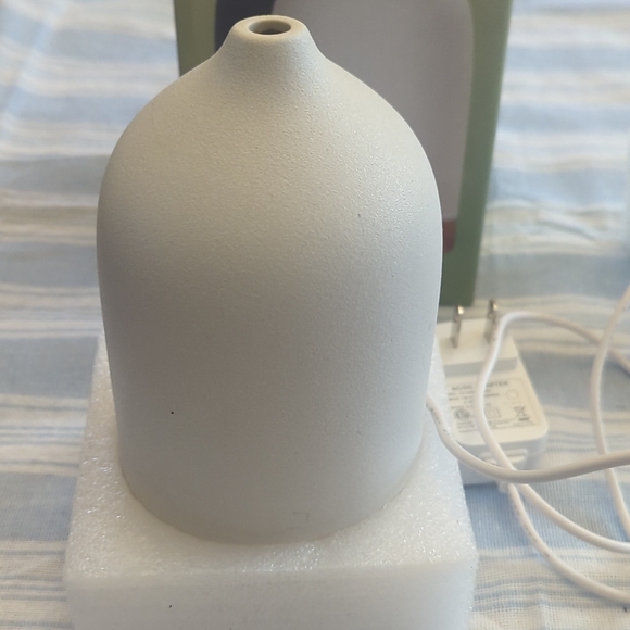 Aroma Diffuser - Black and White - Picture 4 of 6